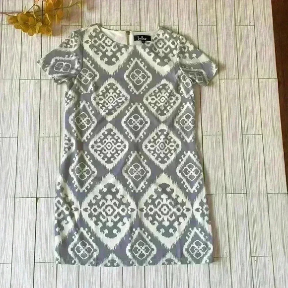 Lulu’s gray and white short sleeve mini dress - Picture 3 of 9